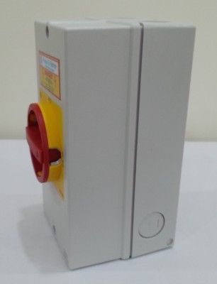 Isolator hộp nhựa IP66-67